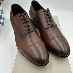 Men's Santoni leather cap toe Oxford size 9 US made in Italy cobbler soles